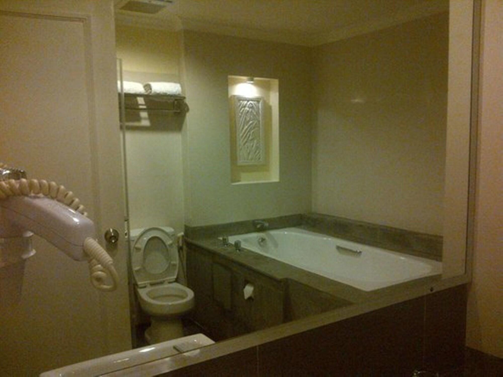 Harmoni One Convention Hotel And Service Apartments Batam Екстер'єр фото