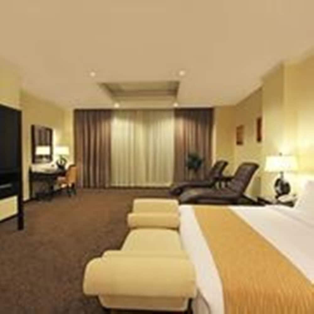 Harmoni One Convention Hotel And Service Apartments Batam Екстер'єр фото