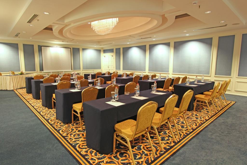 Harmoni One Convention Hotel And Service Apartments Batam Екстер'єр фото
