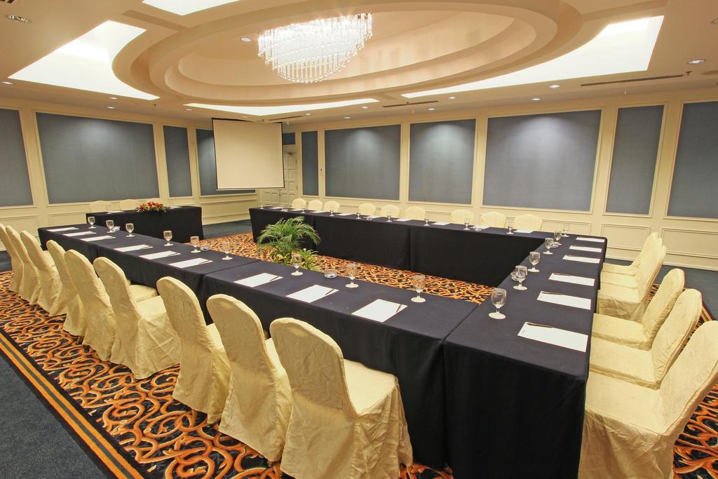 Harmoni One Convention Hotel And Service Apartments Batam Екстер'єр фото