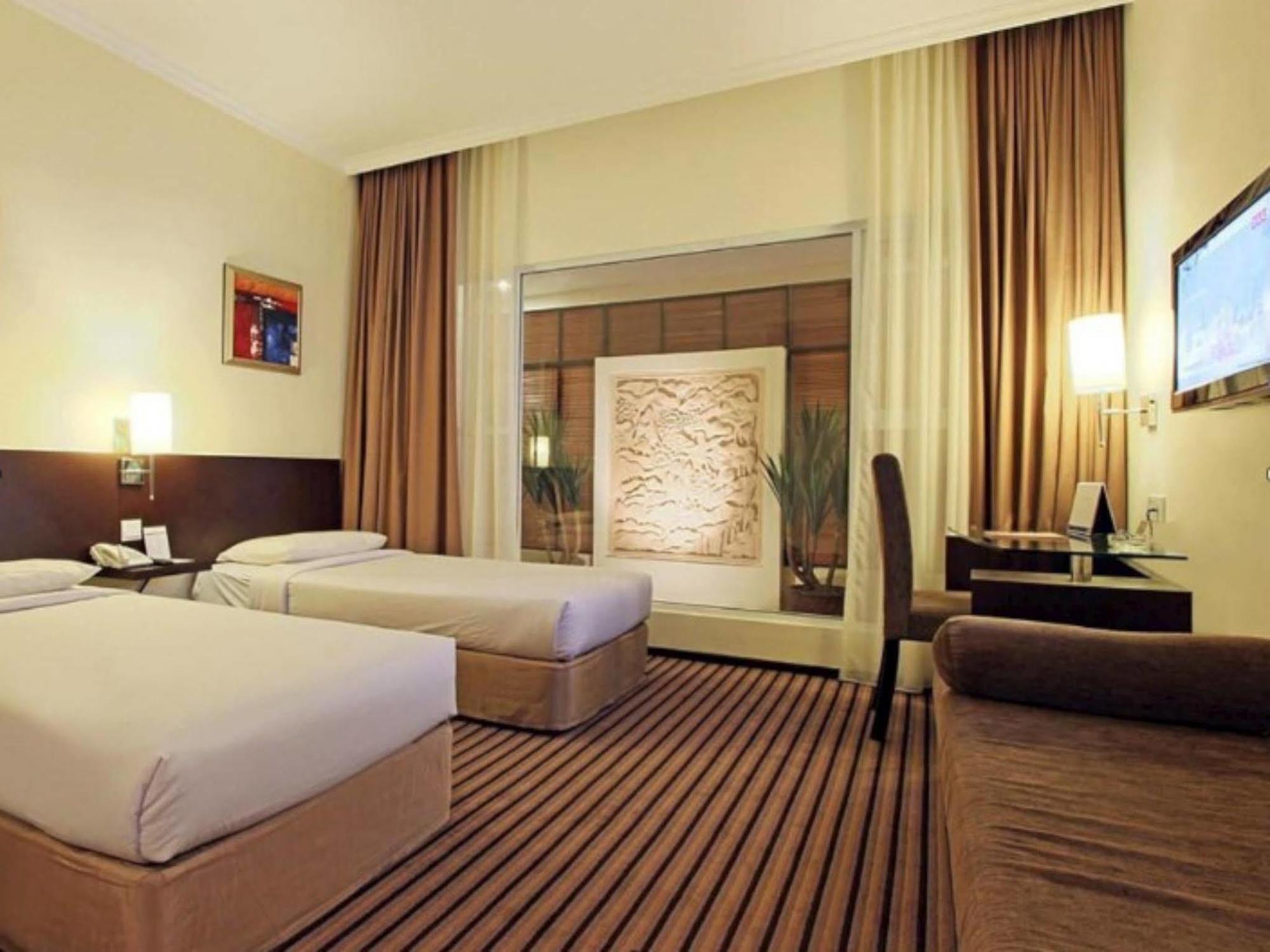 Harmoni One Convention Hotel And Service Apartments Batam Екстер'єр фото