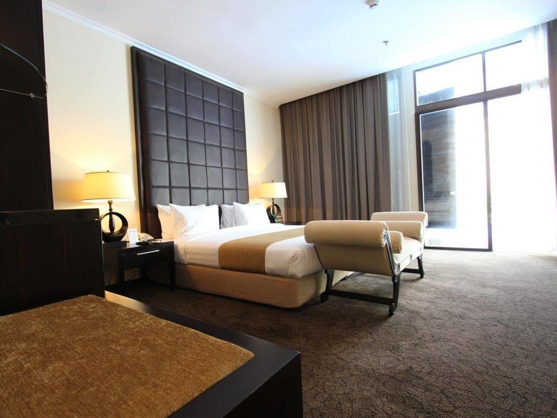 Harmoni One Convention Hotel And Service Apartments Batam Екстер'єр фото