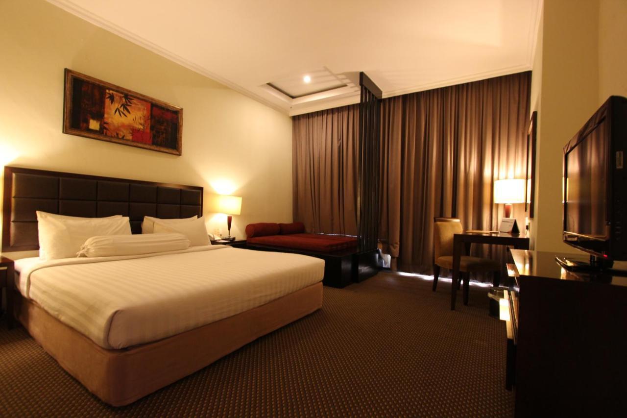 Harmoni One Convention Hotel And Service Apartments Batam Екстер'єр фото